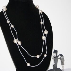 𝅺VINTAGE white pearl double strand necklace. 20 inch and 22 inch lengths